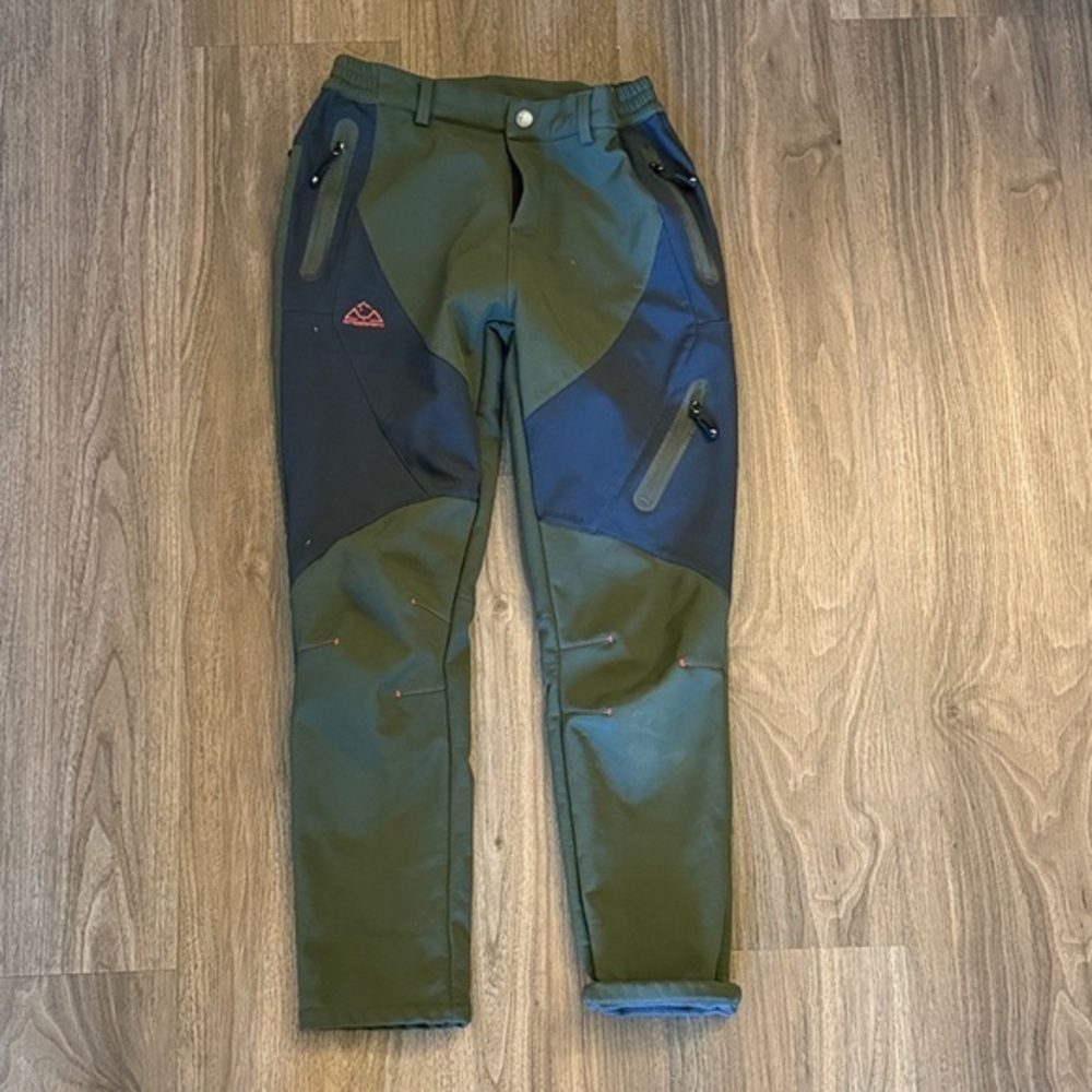 Green and Black Outdoorsports darted knee men’s Pants fleece lined size small